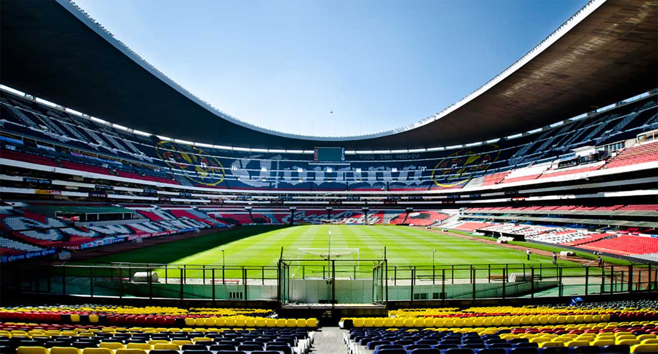 Стадион выше. Олимпийский стадион (Мехико). Ацтека стадион вместимость. Эстадио де Масатлан.